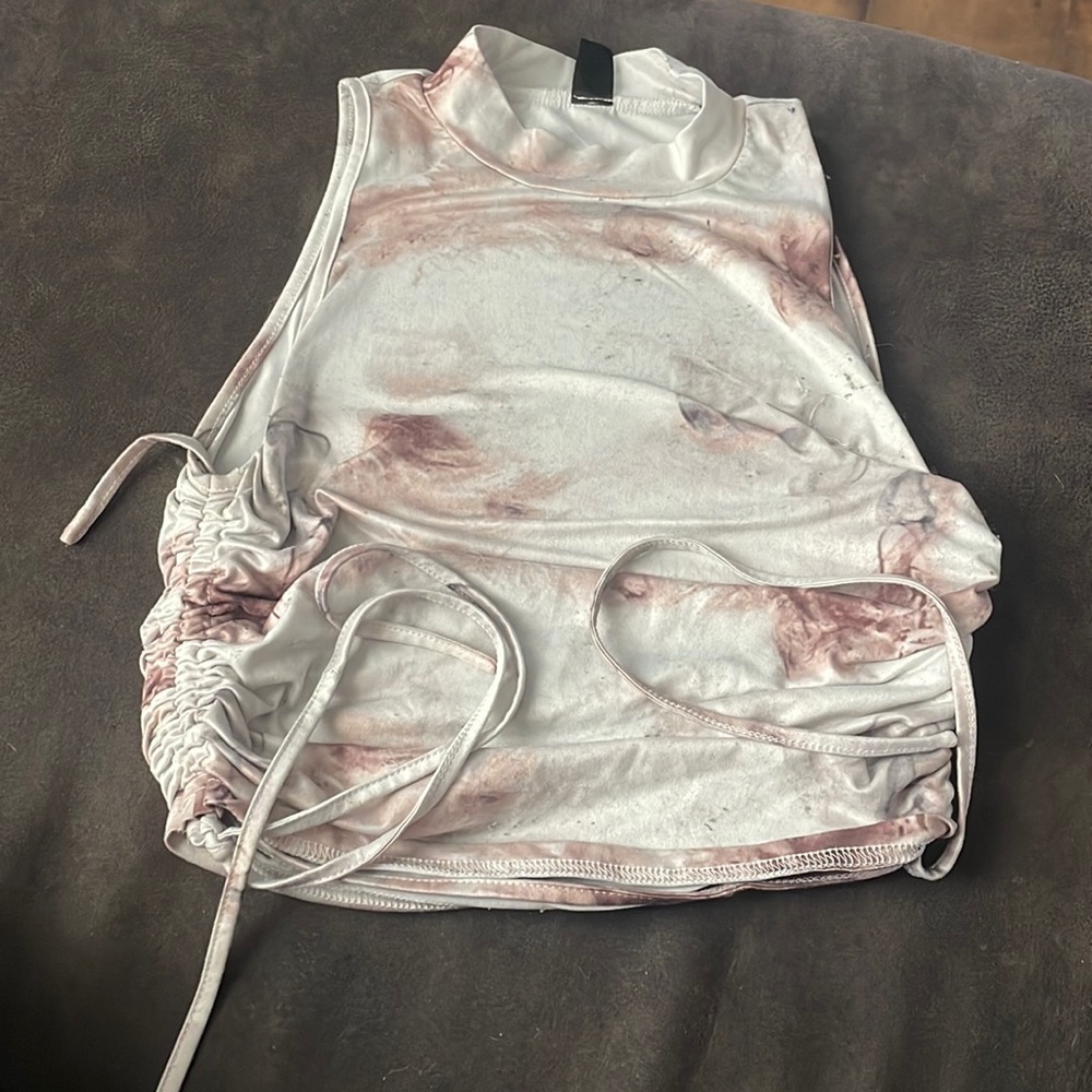 Cropped turtle neck marble design
